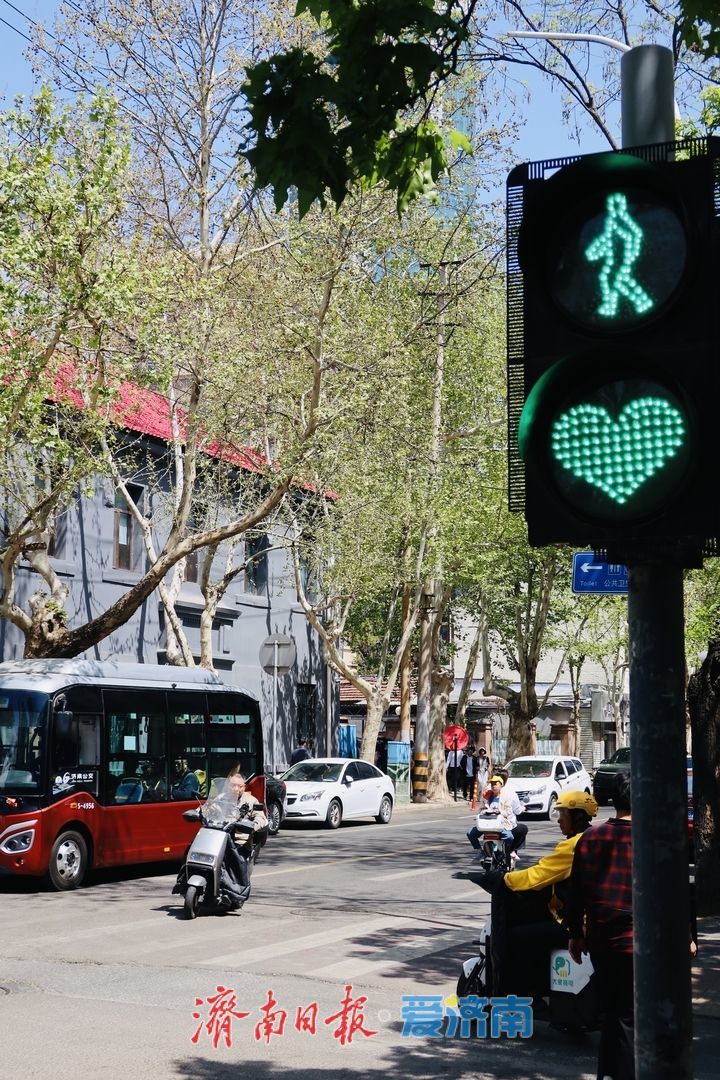 历史当“导游”，小店会“写诗”：“网红街区”不“网红”