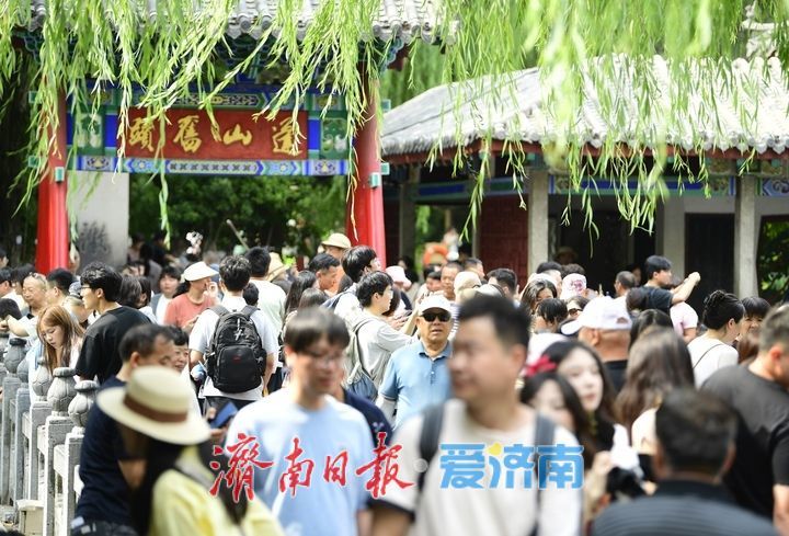 “毕业季”牵手端午假期，济南暑期“泉水游”提前迎来高峰期