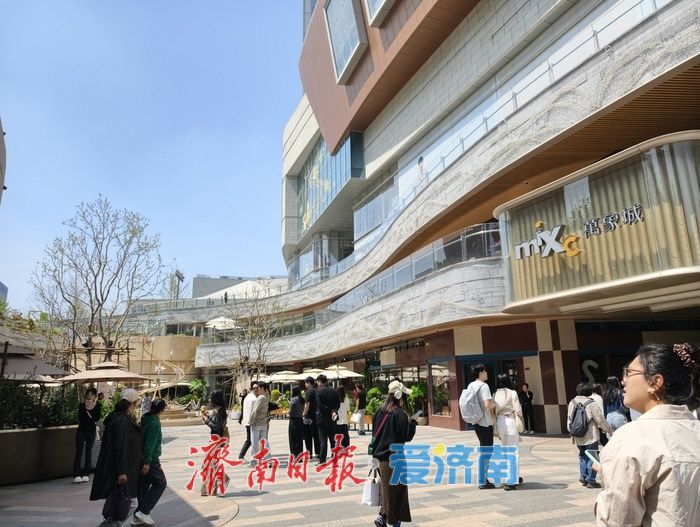 “城市绿洲“自由岛”创意场景引客打卡