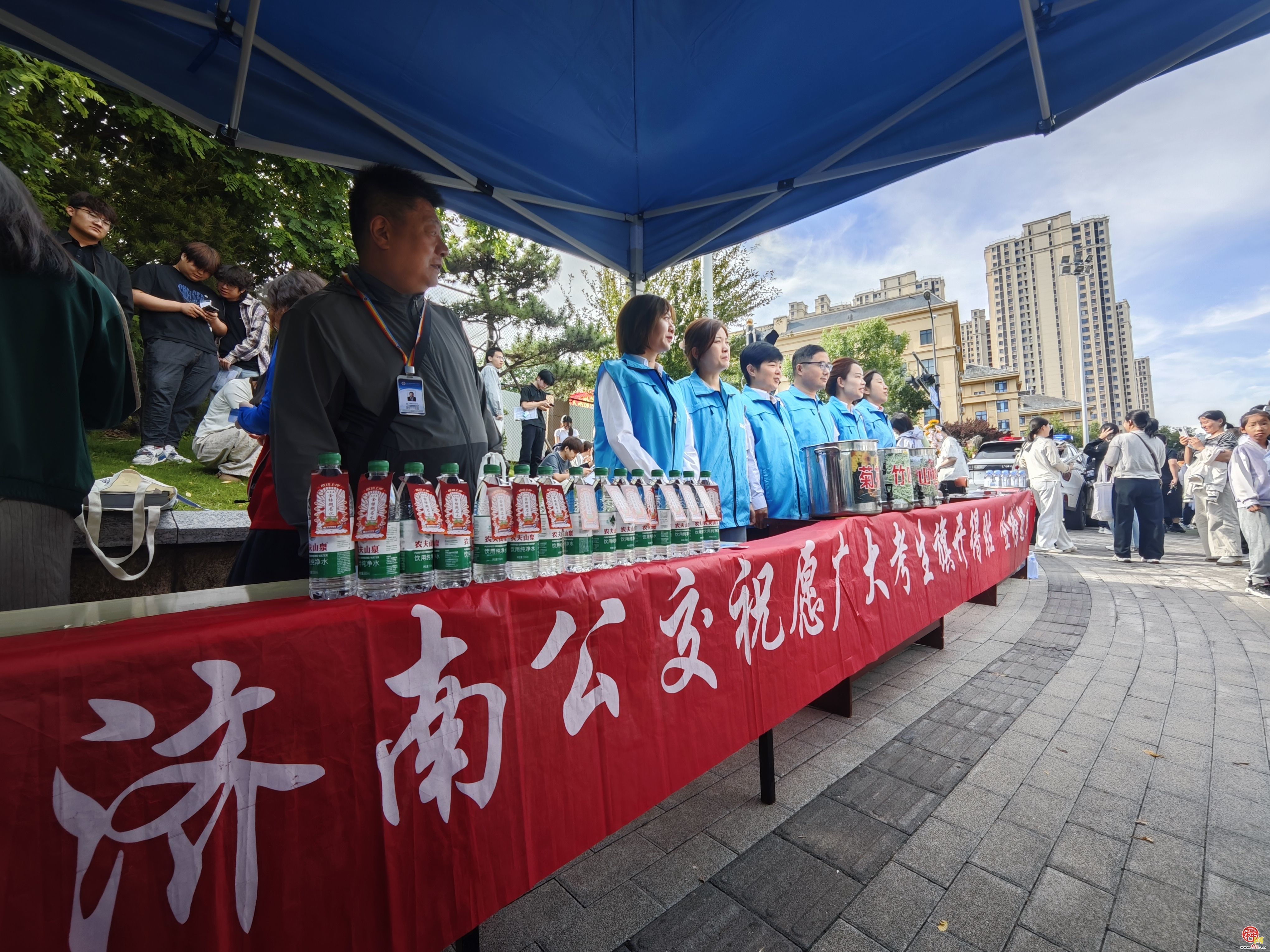 暖心护航高考路 公交相伴逐梦行