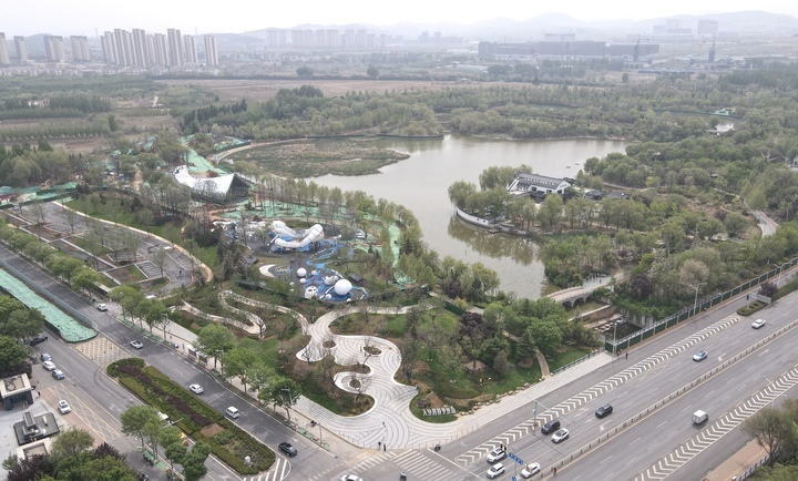 彩虹湖公园改造有新进展，儿童游乐区亮相