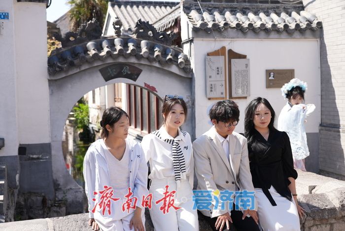 一年四季 泉在济南丨“沉浸式”体验受追捧！假期首日济南起风桥迎打卡热潮