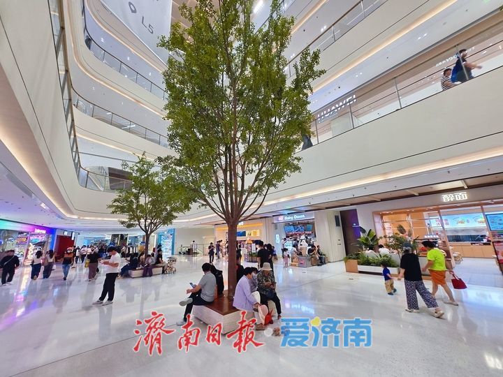 避暑纳凉好去处 商场便民享清凉