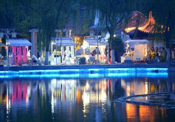 泉城夜浪漫 消夏烟火浓