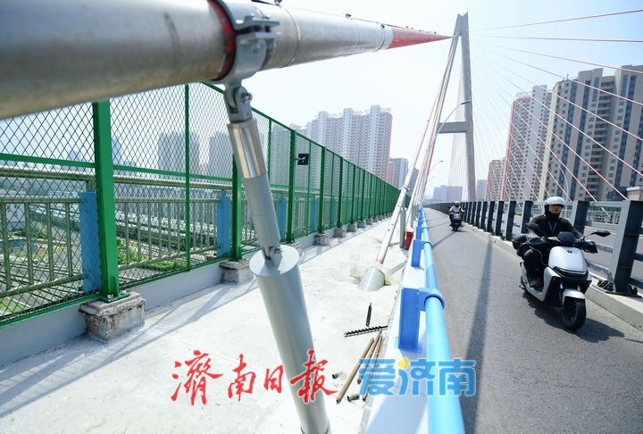 济南“22岁”高架桥阻尼器全部换新