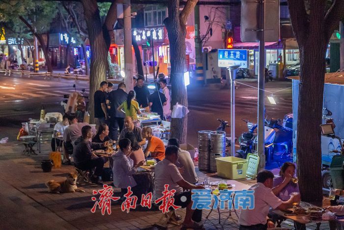 从“受助渡难”到“自救赋能”，爱心厨房“小白爸爸凉菜扎啤摊”接力书写爱心故事