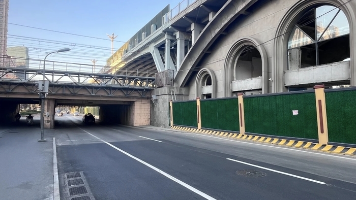 百年老天桥大修改造进入全新阶段，桥下商铺全部拆除完成