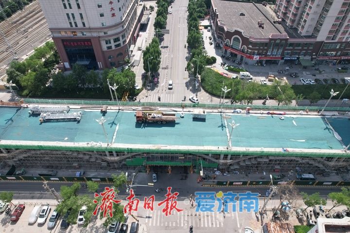 济南纬二路跨铁路天桥改造施工有序推进