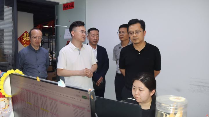 区领导带队走访调研王舍人街道文化产业