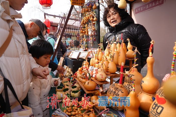 “泉”在济南过大年丨明湖市集人气十足 新春消费活力拉满