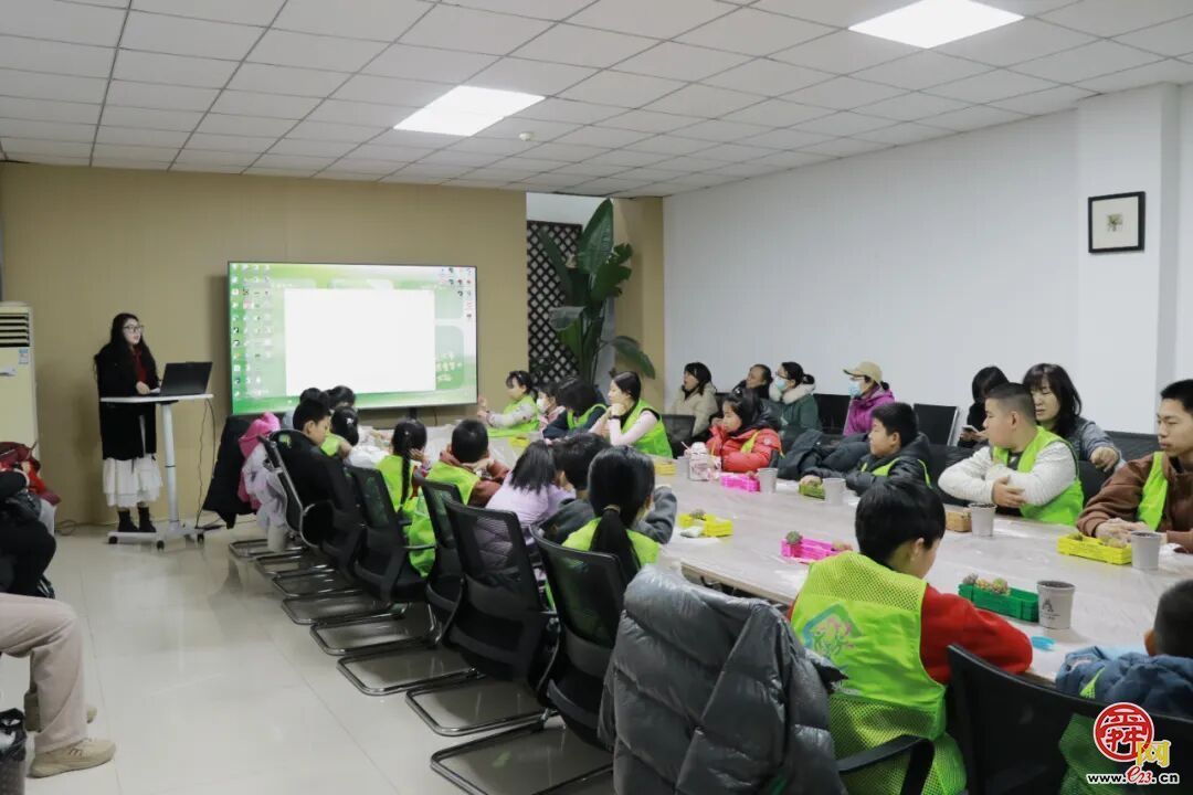 指尖塑绿意，公益暖泉城——济南泉民园艺中心联合辰星公益开展多肉DIY温暖陪伴活动