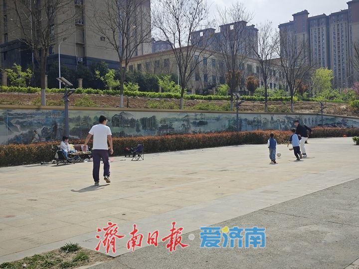 韩仓河景观带春意浓 生态美景成市民休闲好去处