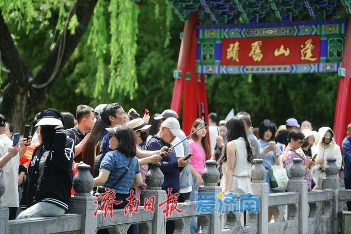 一年四季 泉在济南｜两天上涨11厘米，济南趵突泉水位逼近28米