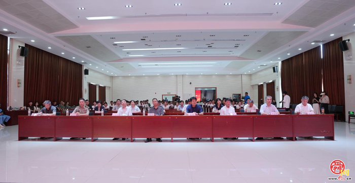 “爱我国防”2025年济南市青少年军事体验活动热血开营 ——以青春之名铸就钢铁长城