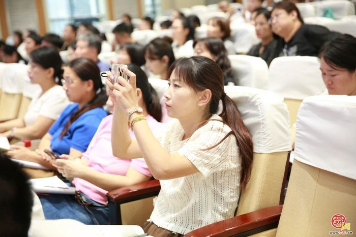 市中区教育系统学校教育数智化工作计划传达会召开