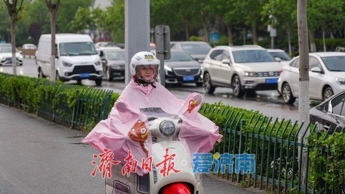 济南午后阵雨突袭降温，明日晴热天气再次“上线”