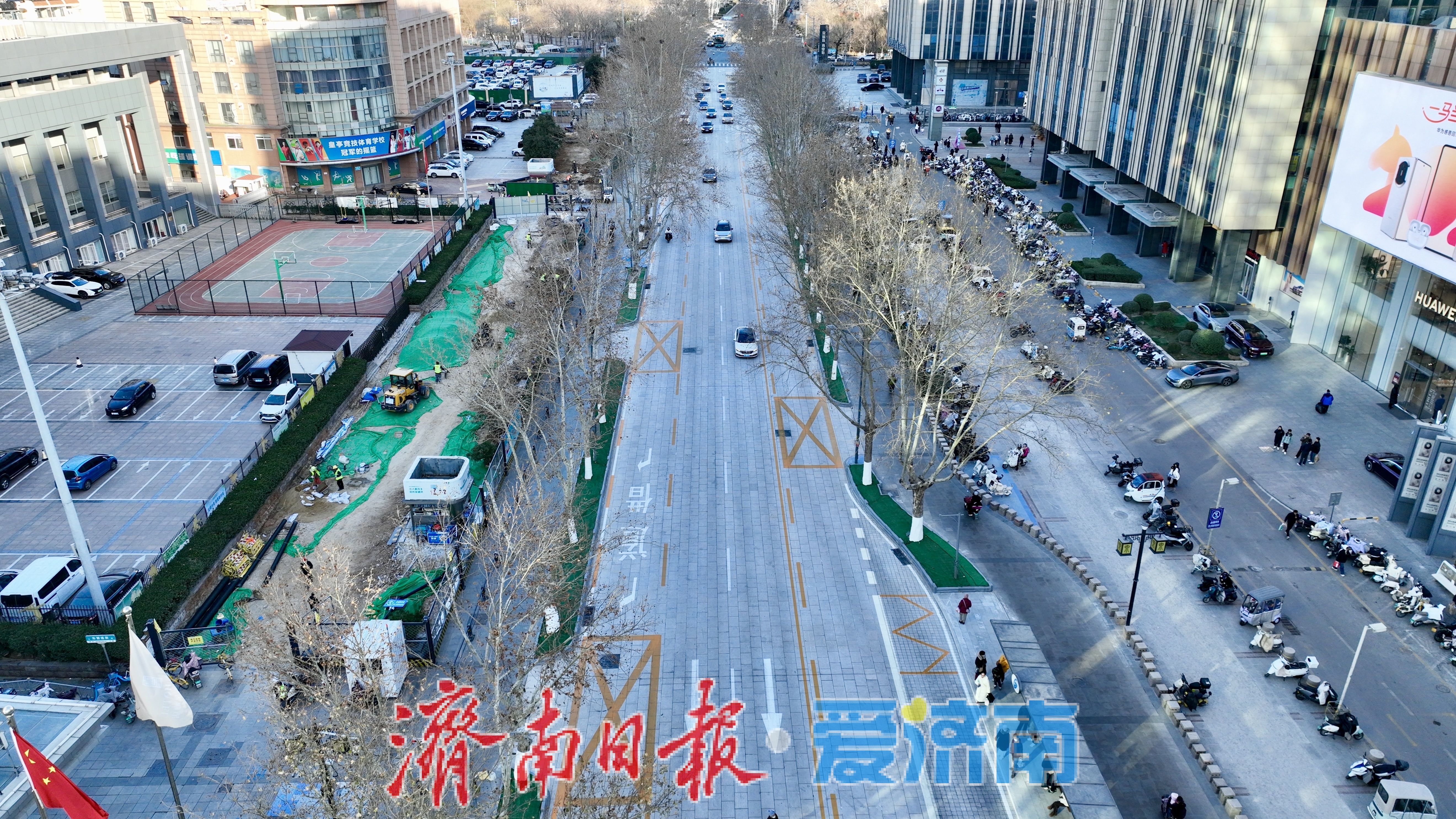 泉城路公交恢复原线 市民出行提速 商圈迎人气回暖