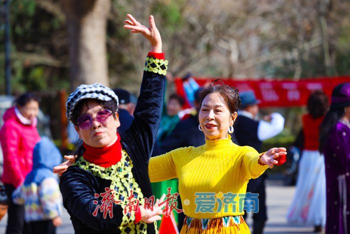 舞韵飞扬 银发族以民族舞绘就幸福晚年