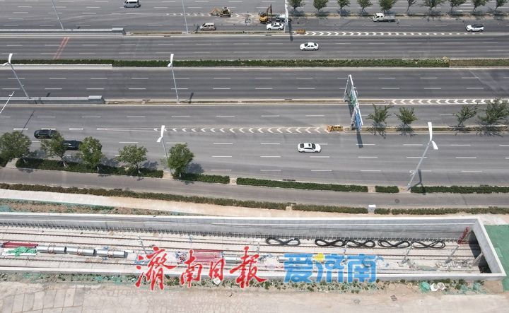 济南轨道交通济阳线黄河北高架段双向铺轨