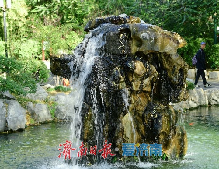 一年四季 泉在济南丨生态“双保险”守护泉水喷涌，“月牙飞瀑”盛况在线持续超百日