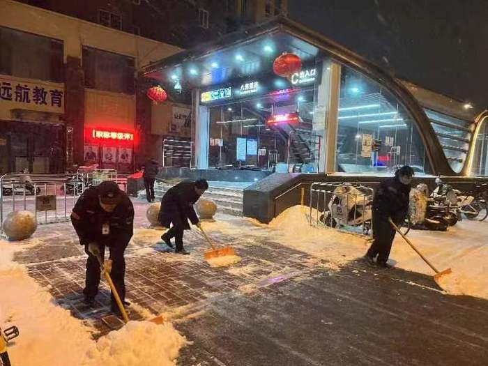 以雪为令，全市昼夜奋战扫雪除冰保畅通