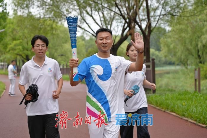 袈裟泉涌千年韵！2025济南国际泉水节“泉炬”传递活动走进长清区