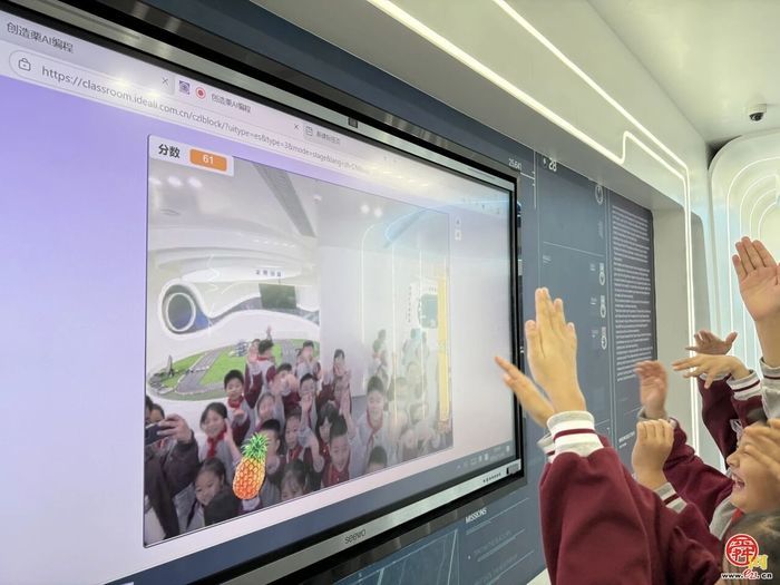 逸家学子探秘济南高新区人工智能教育示范中心