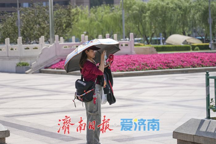 热浪来袭！市民“全副武装”出行