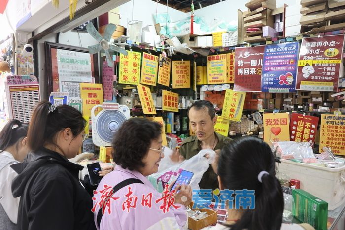 拒绝流量变现！济南“山师大叔”用6平方米摊位守护国货初心