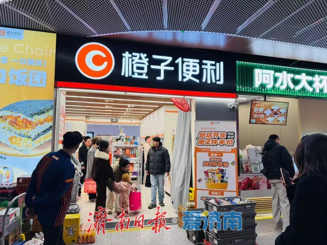 马踏祥云接春风 地铁站里年味浓