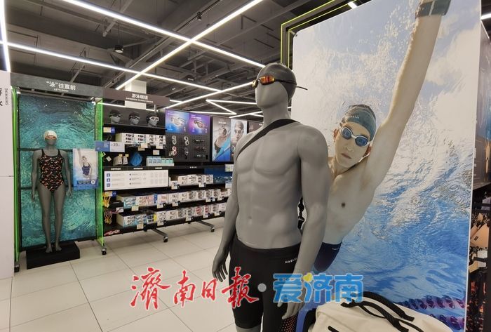 30℃+气温带动水上消费热，游泳装备市场销量增长明显