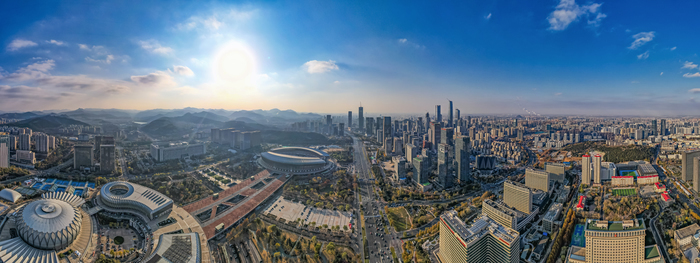 寒潮带来“泉城蓝”，蓝天白云美如画