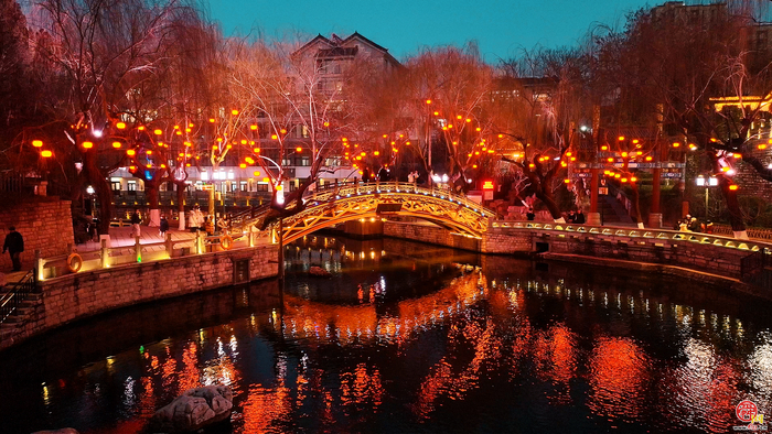 花灯映碧波 泉城年味浓