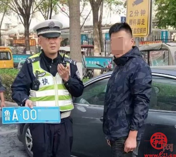 有牌不挂反而使用超期临牌  济南交警查获不按规定悬挂机动车号牌违法行为