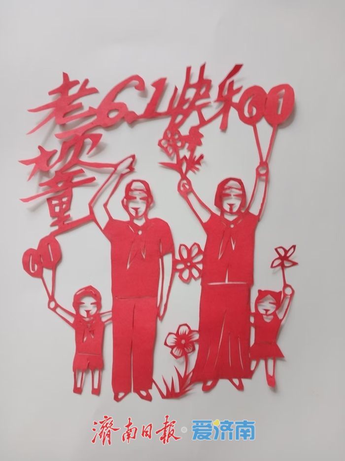 一年四季 泉在济南丨“一刀剪”里藏童趣！济南剪纸艺人即兴创作展现非遗魅力