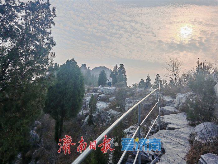 初冬访石人石马，立石山间觅悠然