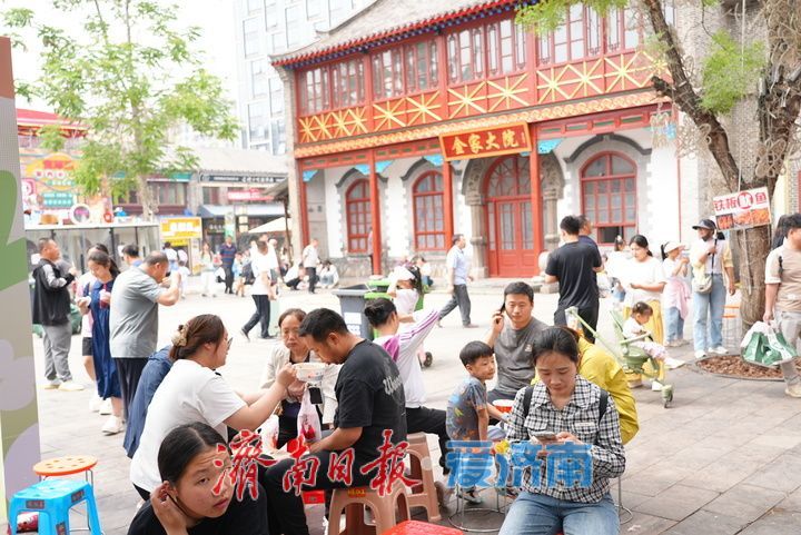 一年四季 泉在济南｜宽厚古街烟火气拉满  五一假期人潮涌“热”不停