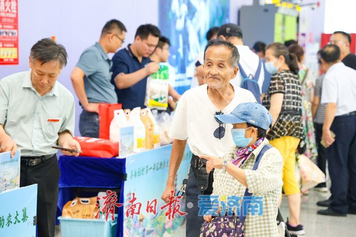 地铁里赶大集！济南驻村第一书记助农大集火热开集