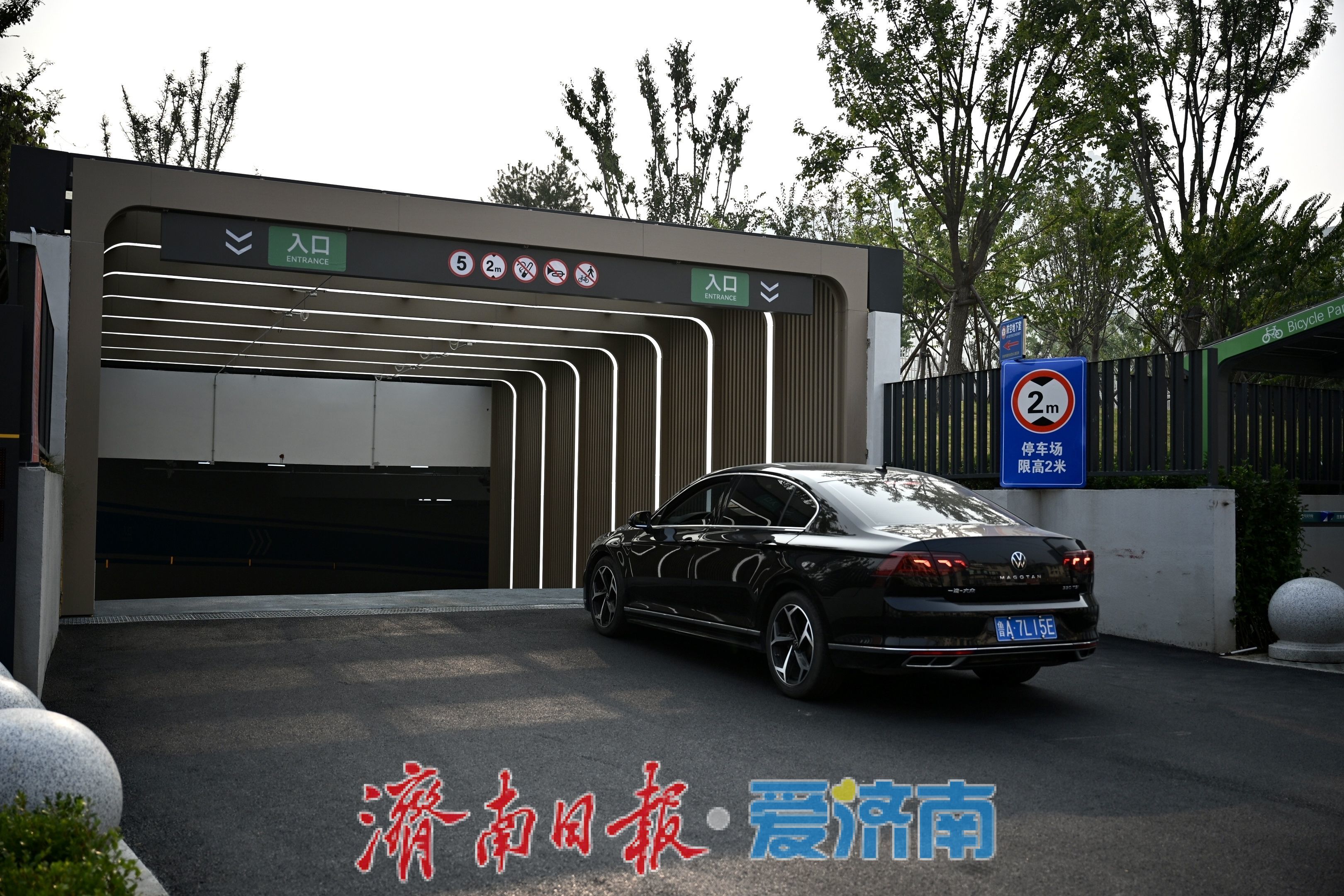 新车位投用！槐苑文化体育公园地下停车场启用，缓解儿童医院就医停车难