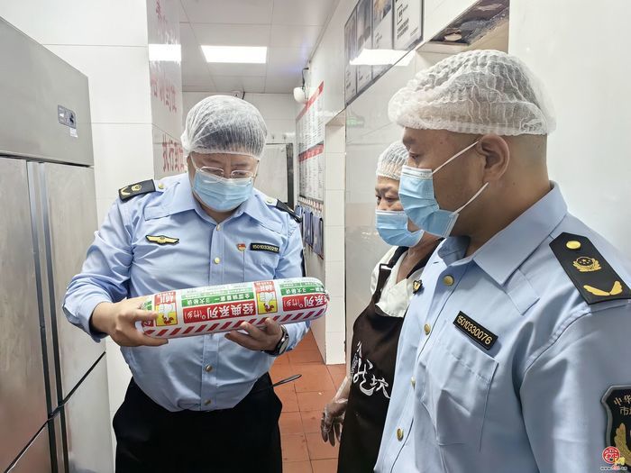 济南市场监管部门对网红餐厅开展检查