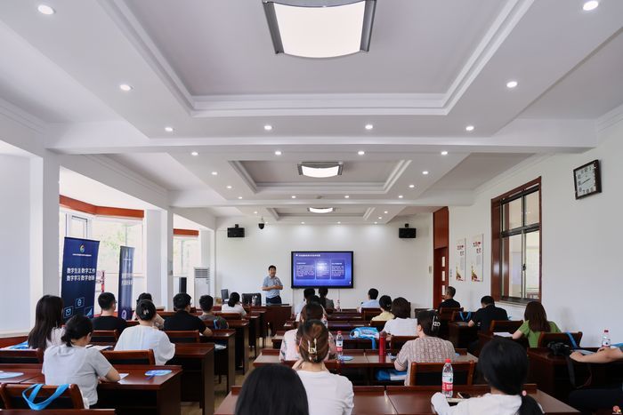 2024年济南市全民数字素养与技能提升月活动走进市老干部活动中心