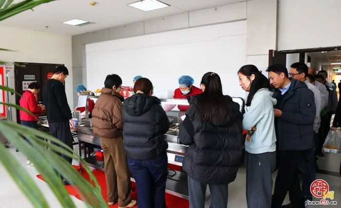 强省会建设丨历下区解放路街道：助企餐车进楼宇