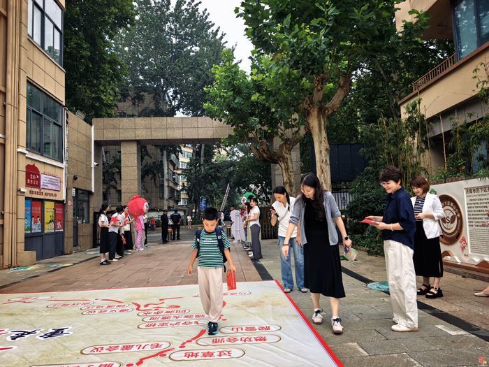 【你好 一年级】雏燕逐梦 红星启航 ——济南市历下区燕山小学举行2026级新生入学仪式