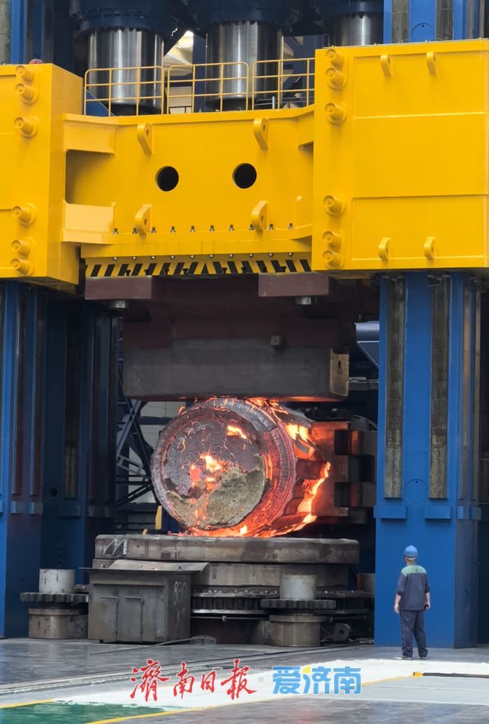 全球最大2.2万吨自由锻压机在济南章丘投产