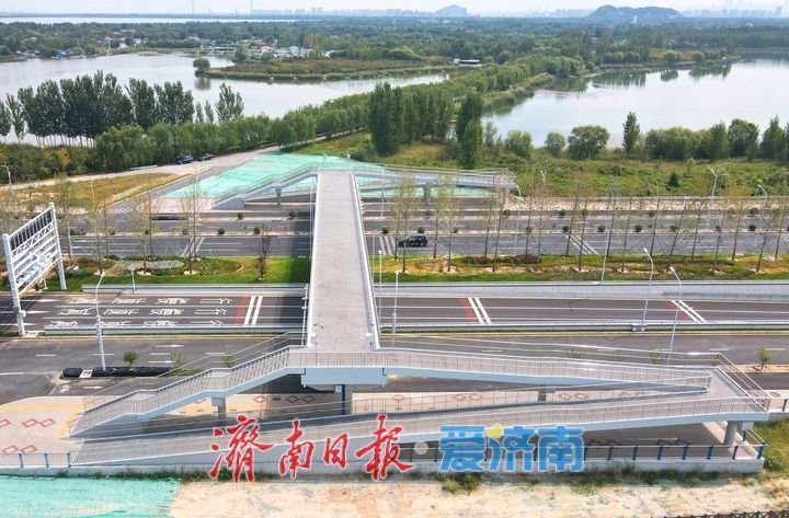 济南首座上跨穿黄隧道人行天桥已启用