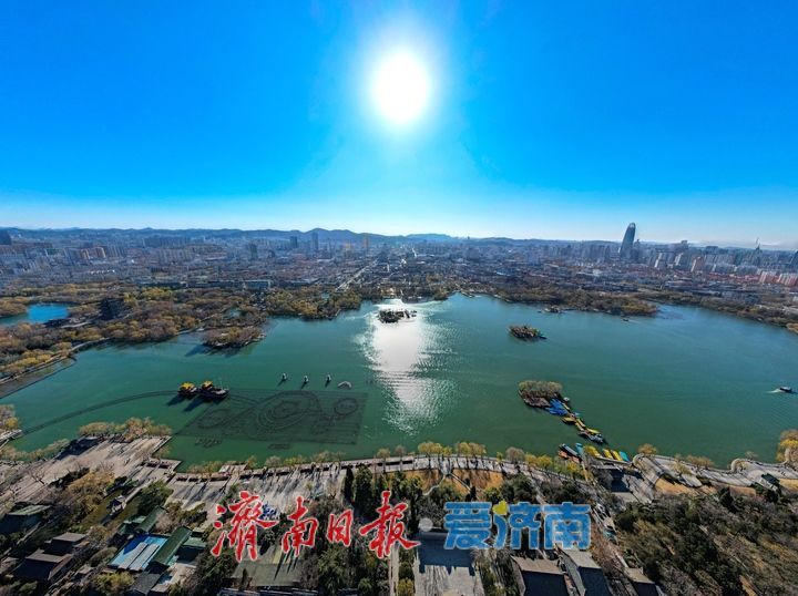 济南迎高透天气 “泉城蓝”扮靓城市天际线