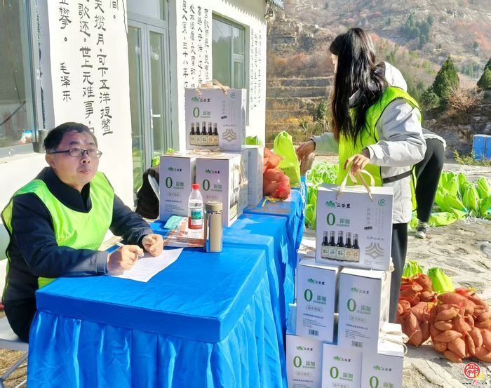 一城山色有滋有味，酱心传承非遗添香！北明“三谷里”亮相垛庄百峪大顶登山嘉年华