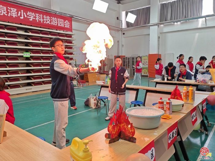 像科学家一样思考，像工程师一样实践！济南市市中区泉泽小学举办科技游园会