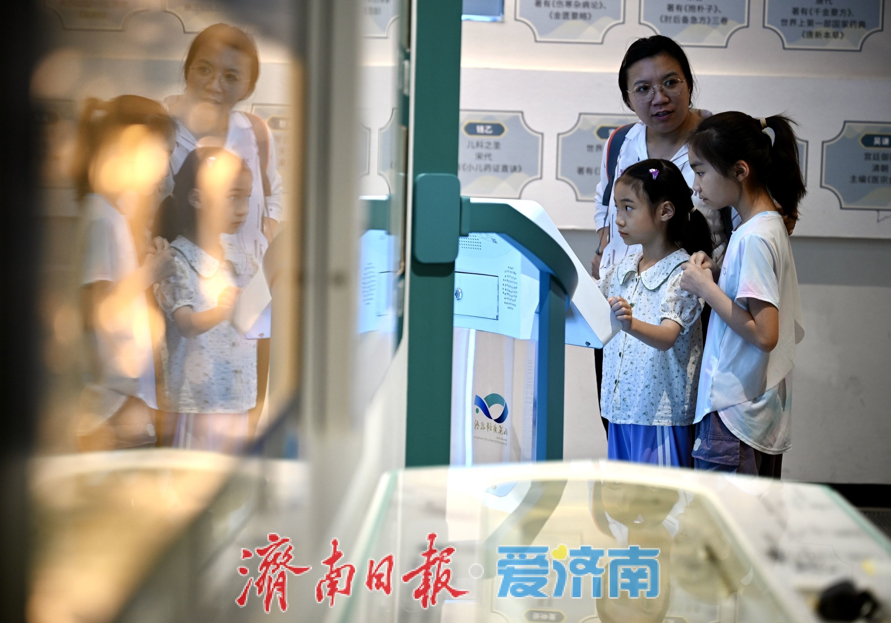“六一”暖心开放 科技馆成亲子科普乐园