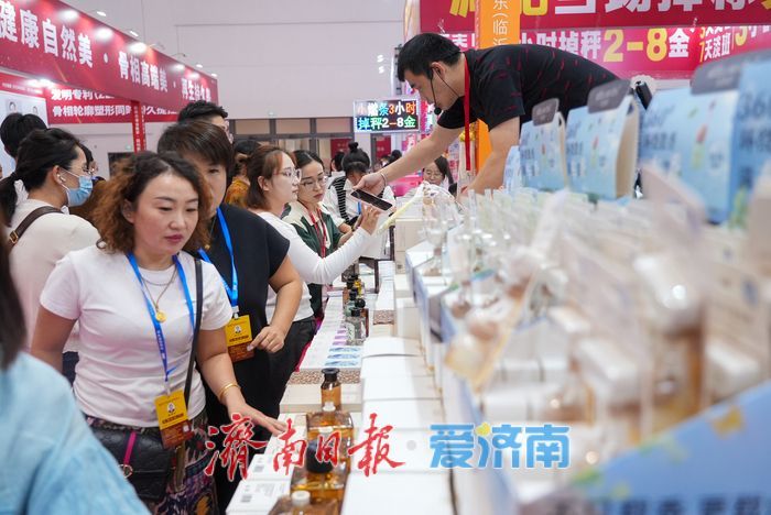 “泉韵东方，智见‘鲁’妆未来”2026第52届济南美业博览会开幕